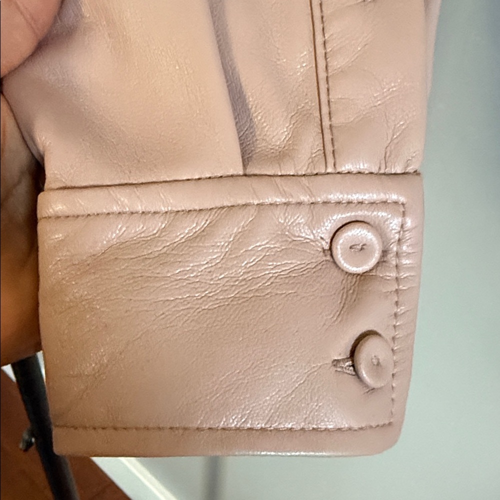 🌸 Aritzia Blush Pink Vegan Leather Button-Down Shirt – Size M - Picture 6 of 6